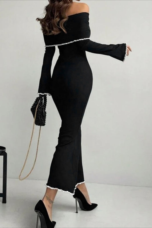 Schulterfreies, langärmeliges Strickkleid