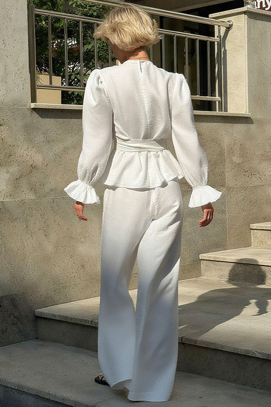 Zweiteiliges Set mit Oberteil mit Glockenärmeln im Vintage-Stil und Hose mit weitem Bein