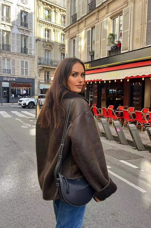 Lässiger Mantel mit Kragen aus Kunstlammfell