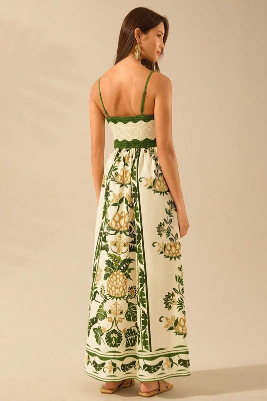 Strandkleid im Boho-Stil mit tropischem Blumenmuster und Rüschen