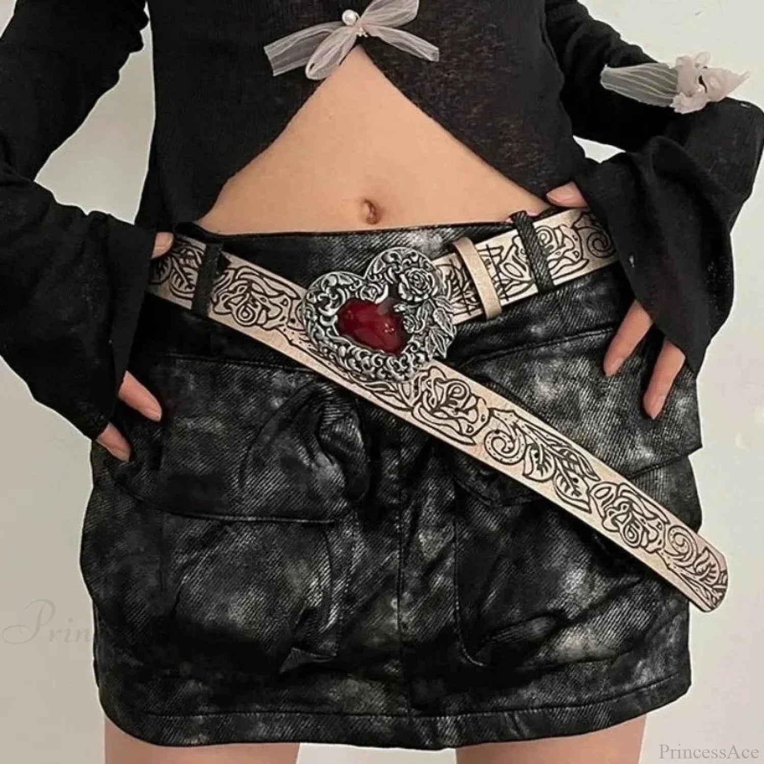 Dark Rebel 2000 Heart Clasp Belt red