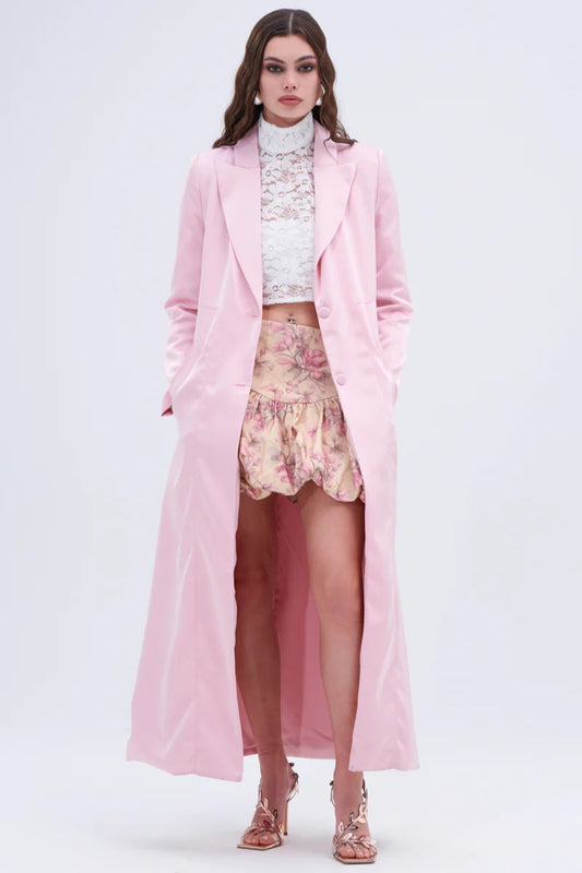 Französischer Chic, knielanger Mantel