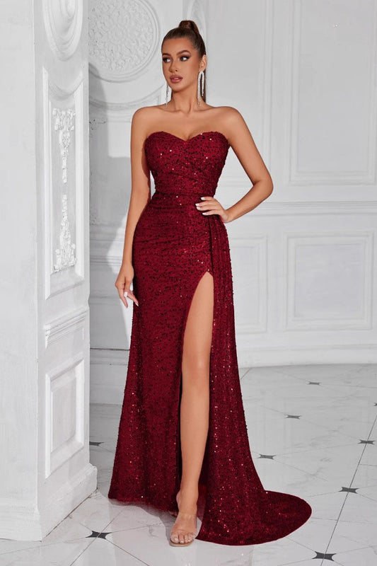 Trägerloses Maxikleid mit Schlitz