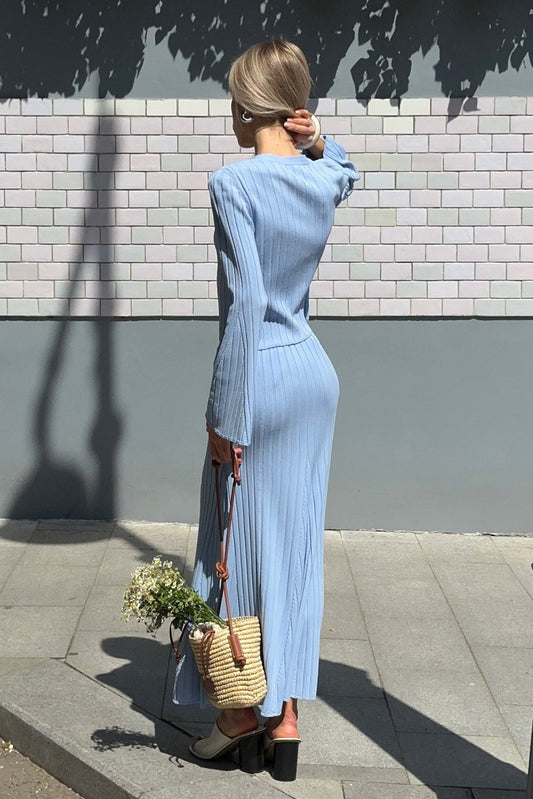 Zweiteiliges Strickkleid mit Glockenärmeln