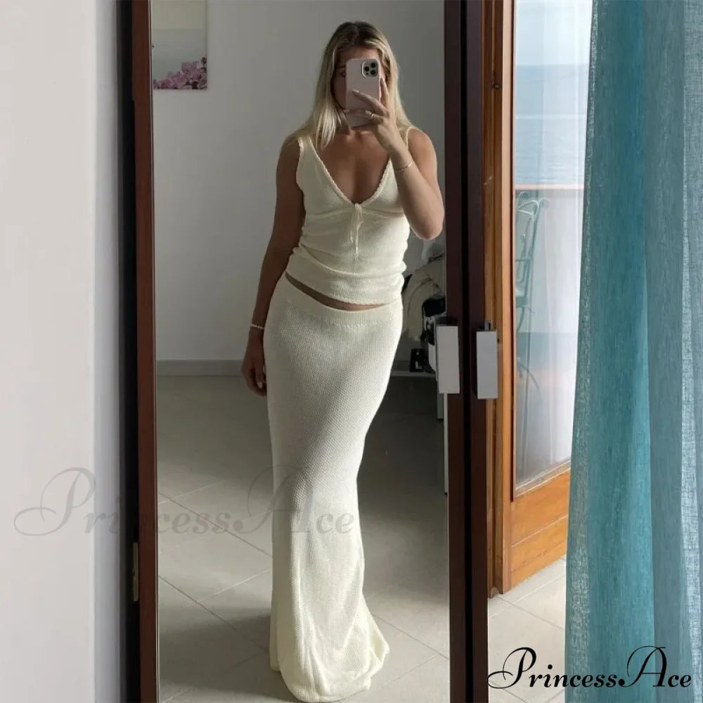 Deep V-Neck Stylish White Seam Top