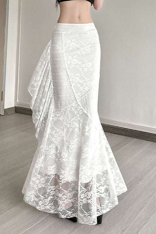 Figurbetonter Rock mit Spitzenbesatz und hoher Taille