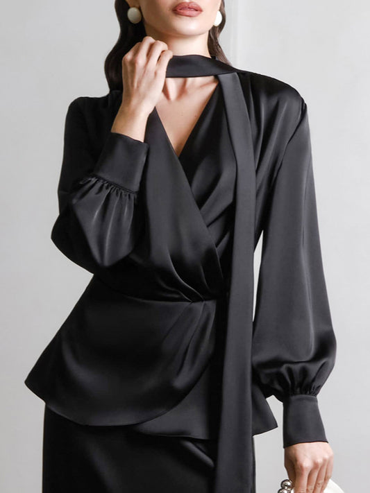 Slim Fit Bluse mit V-Ausschnitt und Krawatte