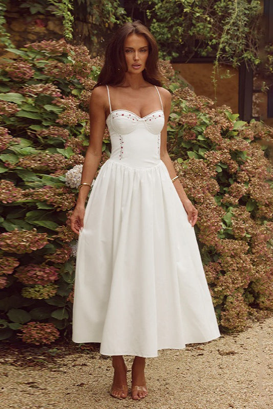 Lässiges, taillenbetontes Cami-Maxikleid