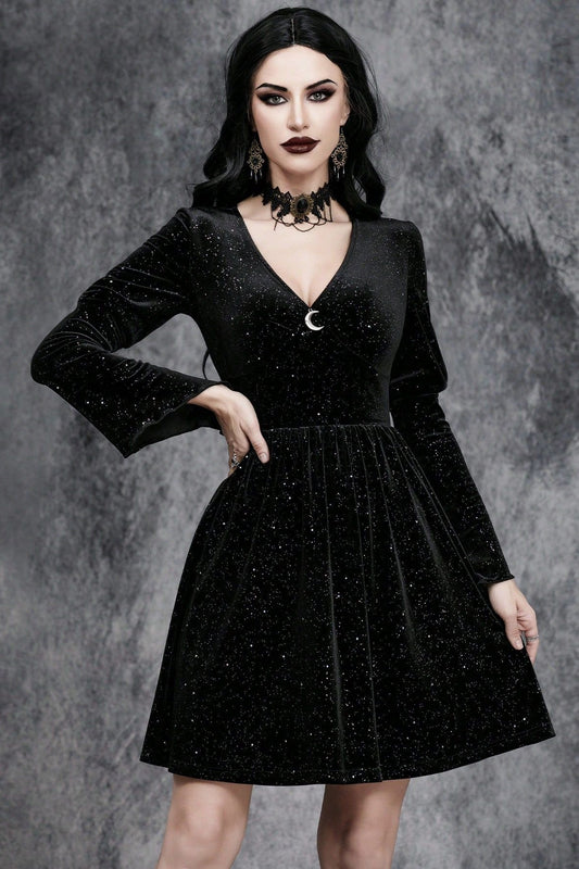 Gothic-Kleid aus Samt mit V-Ausschnitt