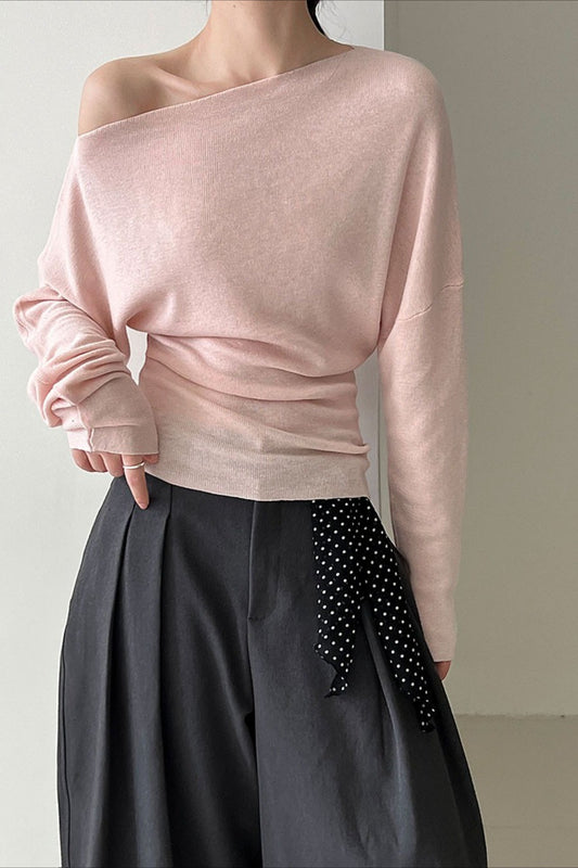 Taillenbetonendes, asymmetrisches Stricktop mit Schultern