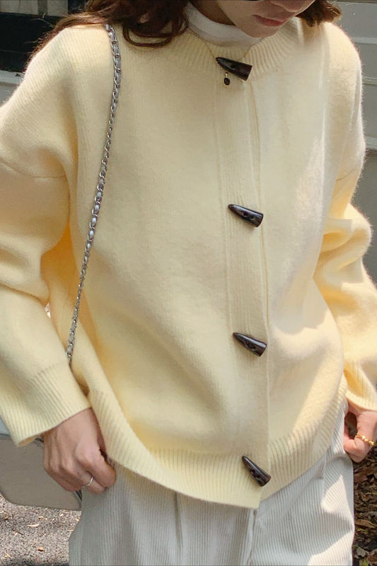 Retro-Strickjacke mit Knebelknöpfen, locker geschnitten, kurz, locker.