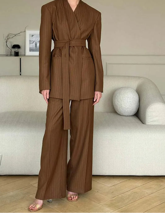 Braun bedrucktes, zweiteiliges Büro-Set mit Schnürhose und V-Ausschnitt