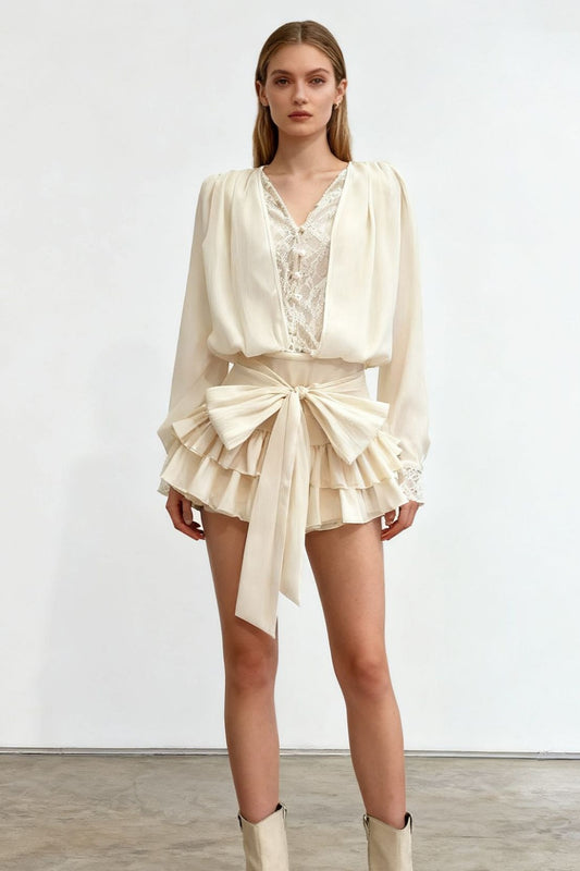 Schickes, sexy Minikleid mit langen Ärmeln und Rüschen aus Spitze