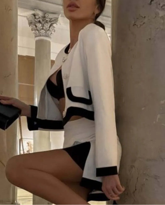 Weißes Patchwork-Zweiteiler-Set mit seitlichem Schlitz für das Minibüro