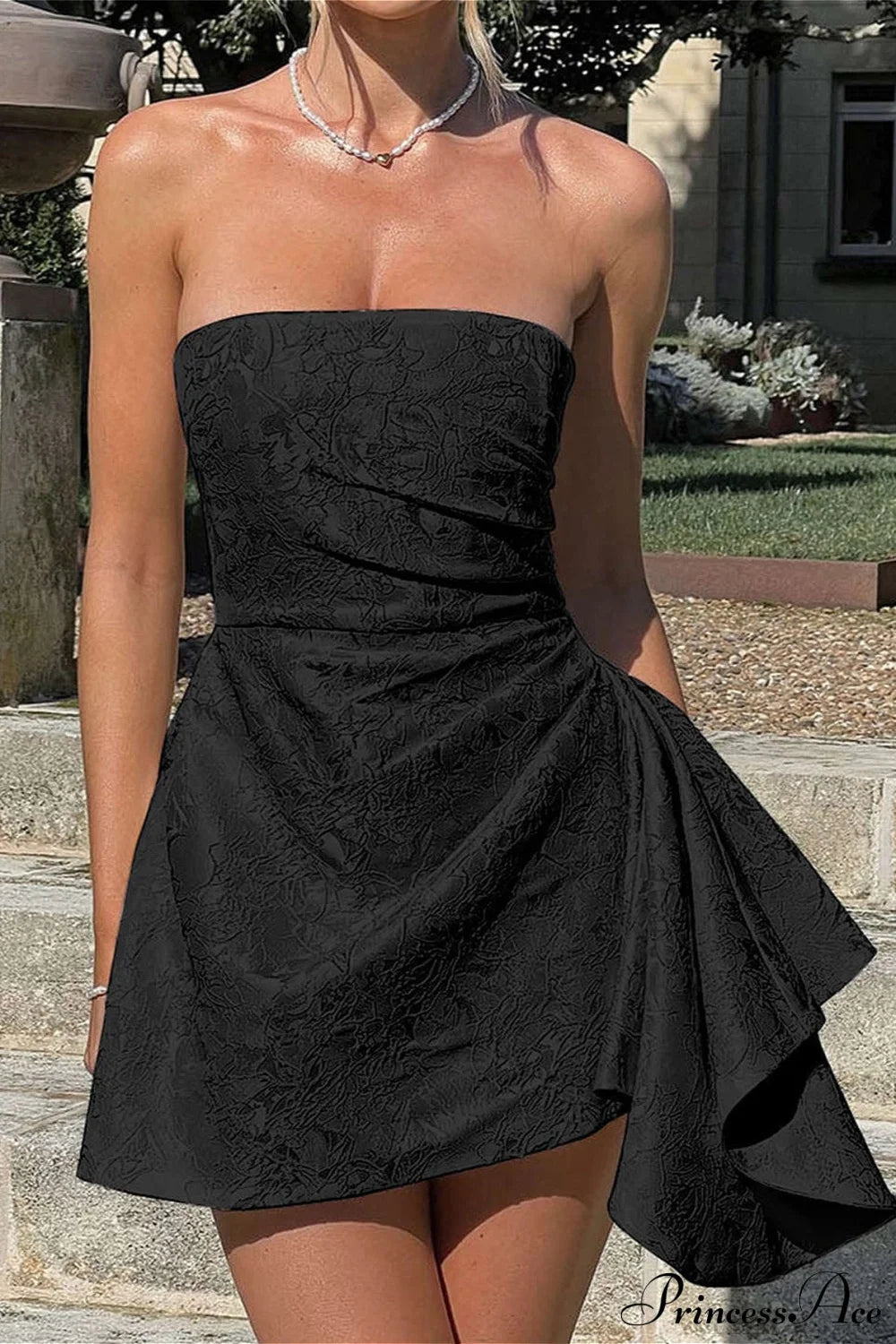 Fitted Strapless Chic Party Dress Black / S