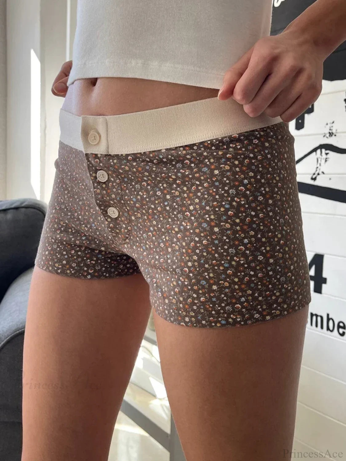 Floral Button Elastic Waist Short short-250223