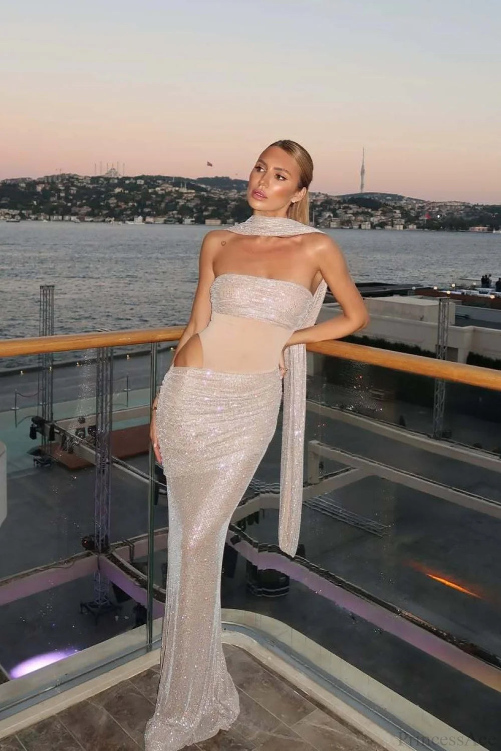 Glamorous Rhinestone Tulle Paneled Strapless Wedding Dress