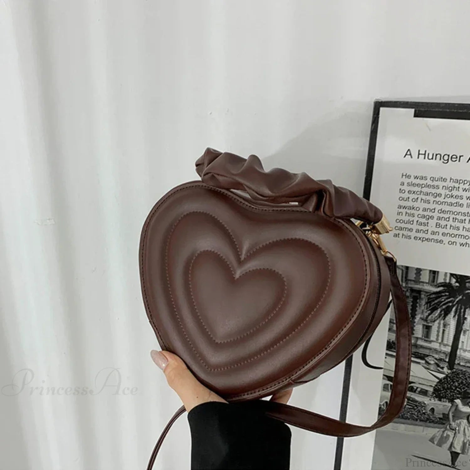 Luxury Quilted PU Leather Heart Crossbody coffee / 22x19x8cm crossbody-250126