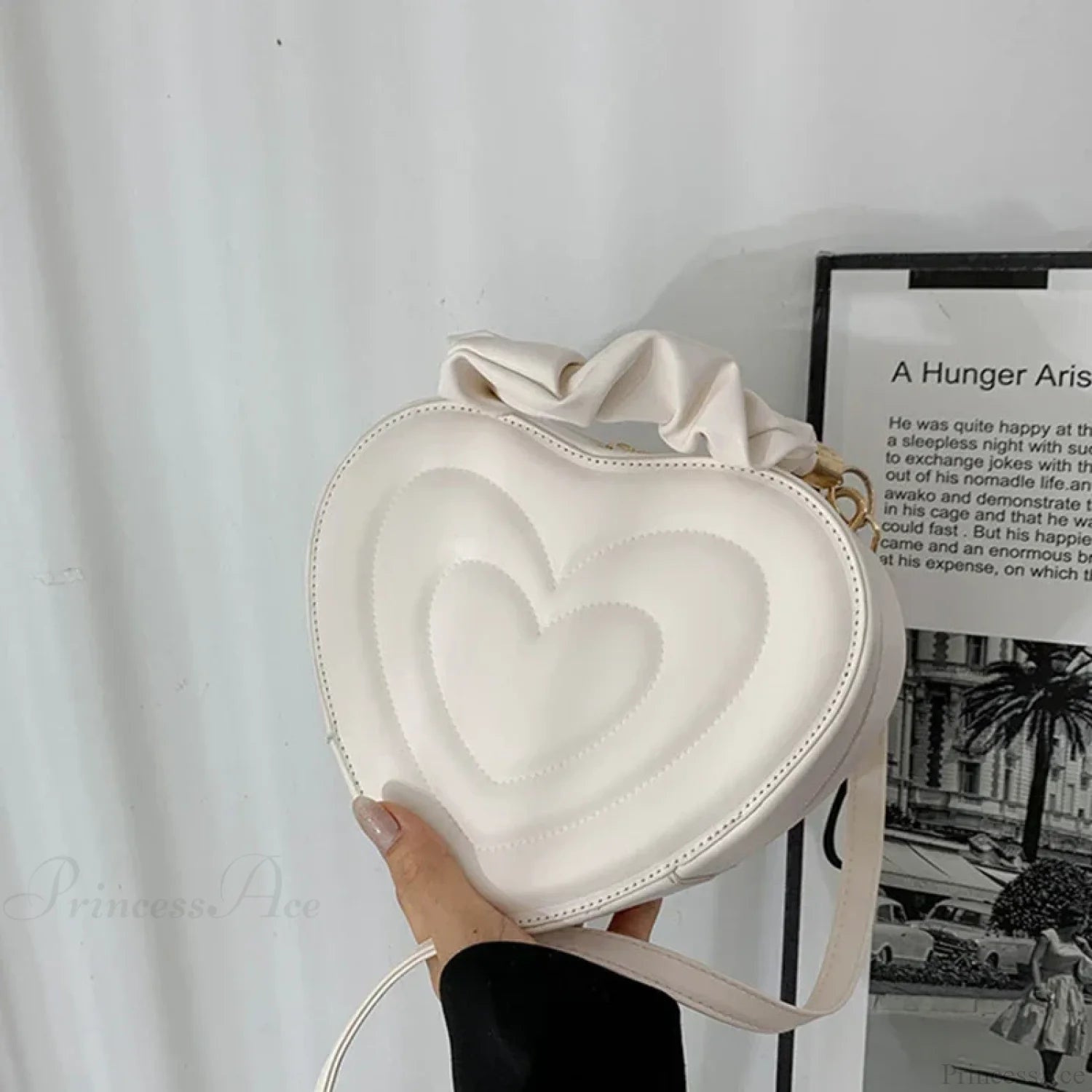 Luxury Quilted PU Leather Heart Crossbody White / 22x19x8cm crossbody-250126