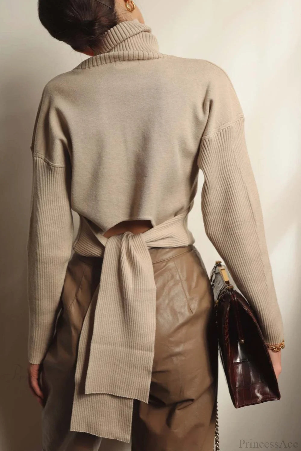 Minimal Turtleneck Tie Backless Fitted Sweater