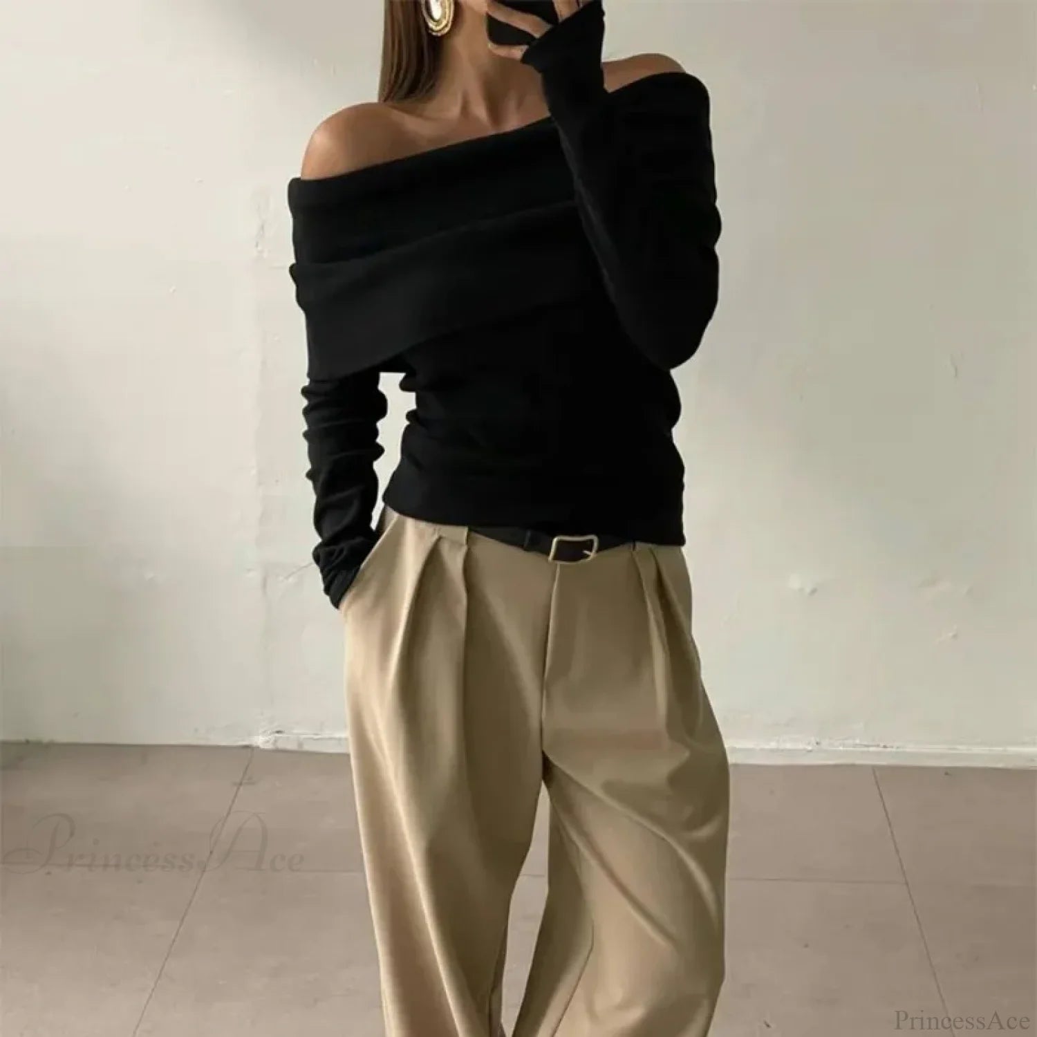 Off-Shoulder Slim Long Sleeve Pleated Sweater Black / S