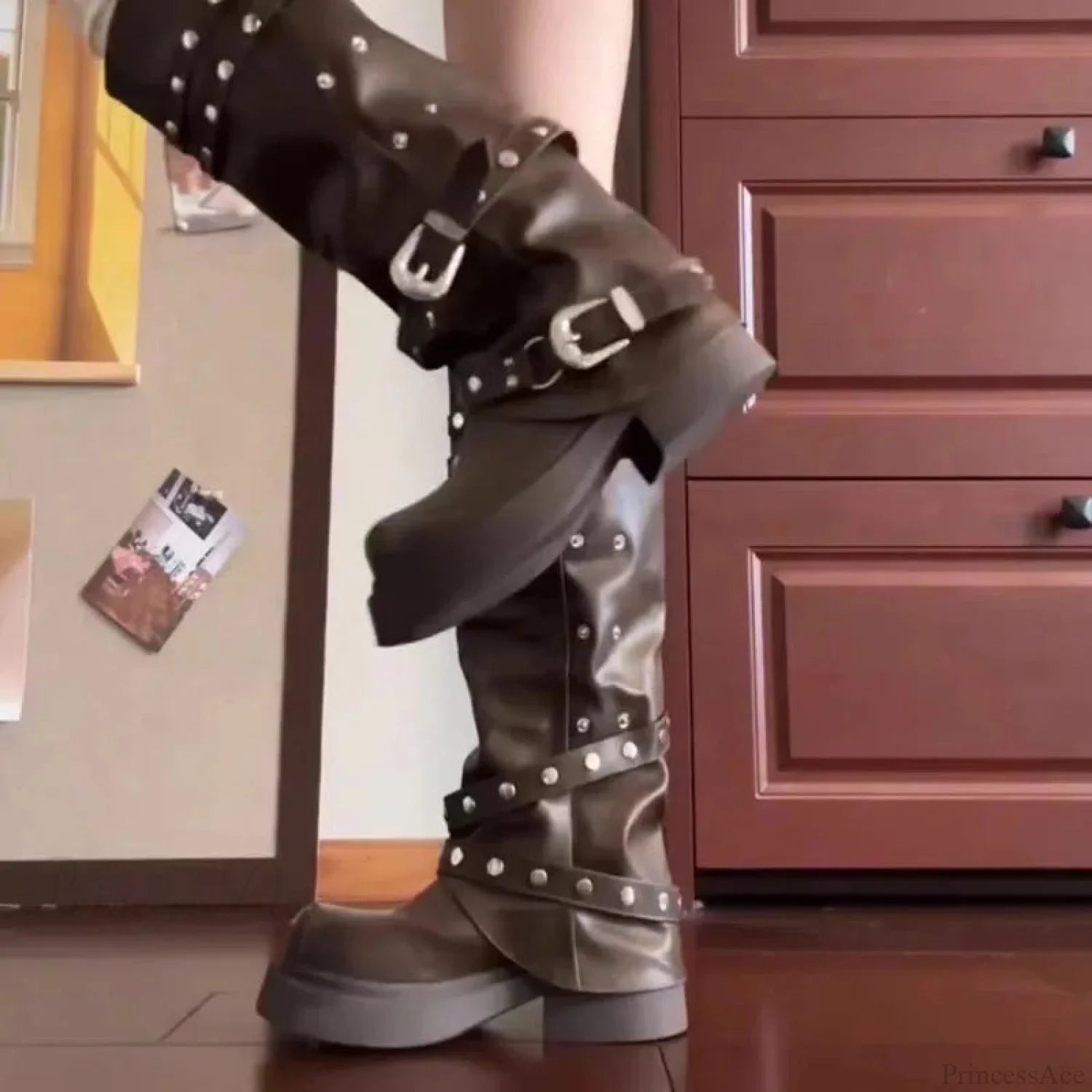 Platform Mysterious Rivet Chain Zip Combat Boot brown / 35