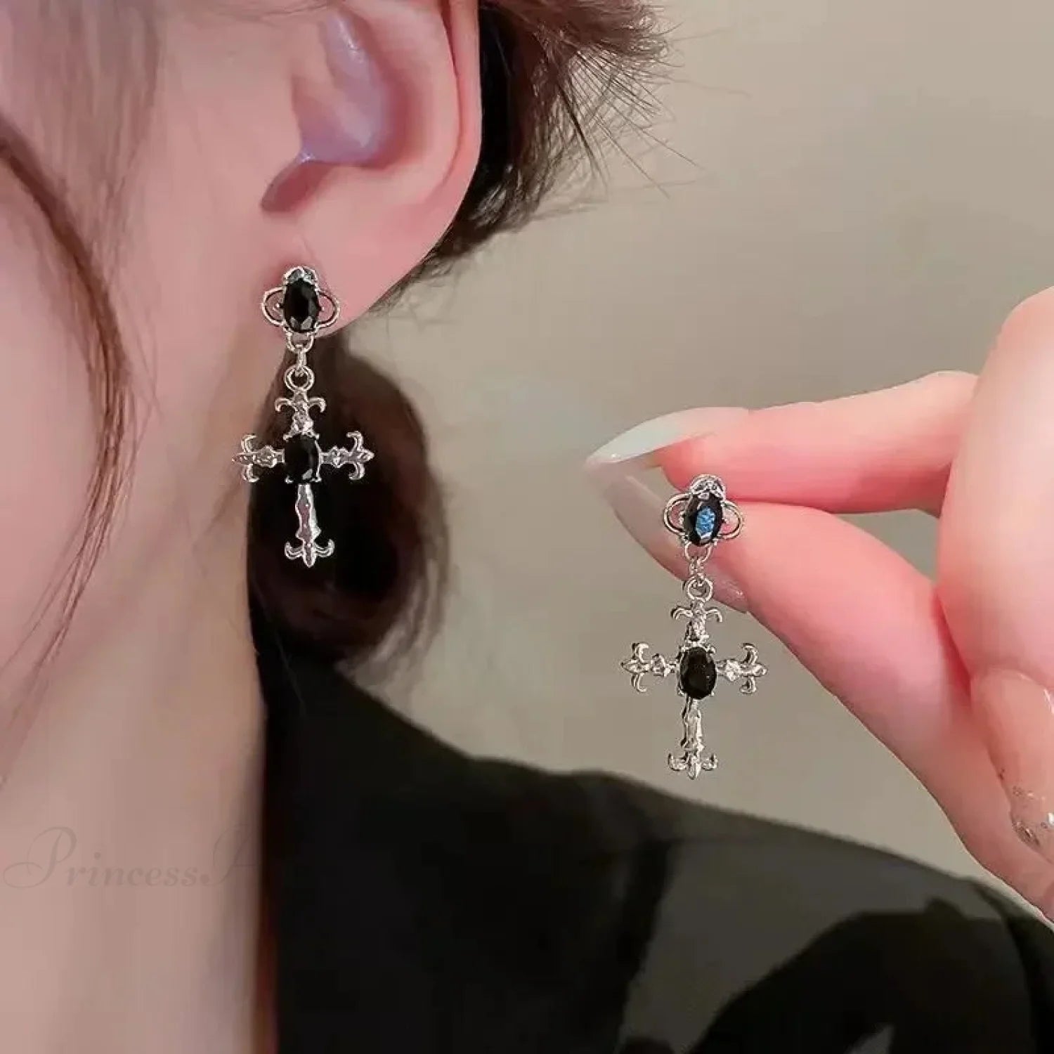 Rebellious Dark Scorpion Metallic Serpent Clip Earring black