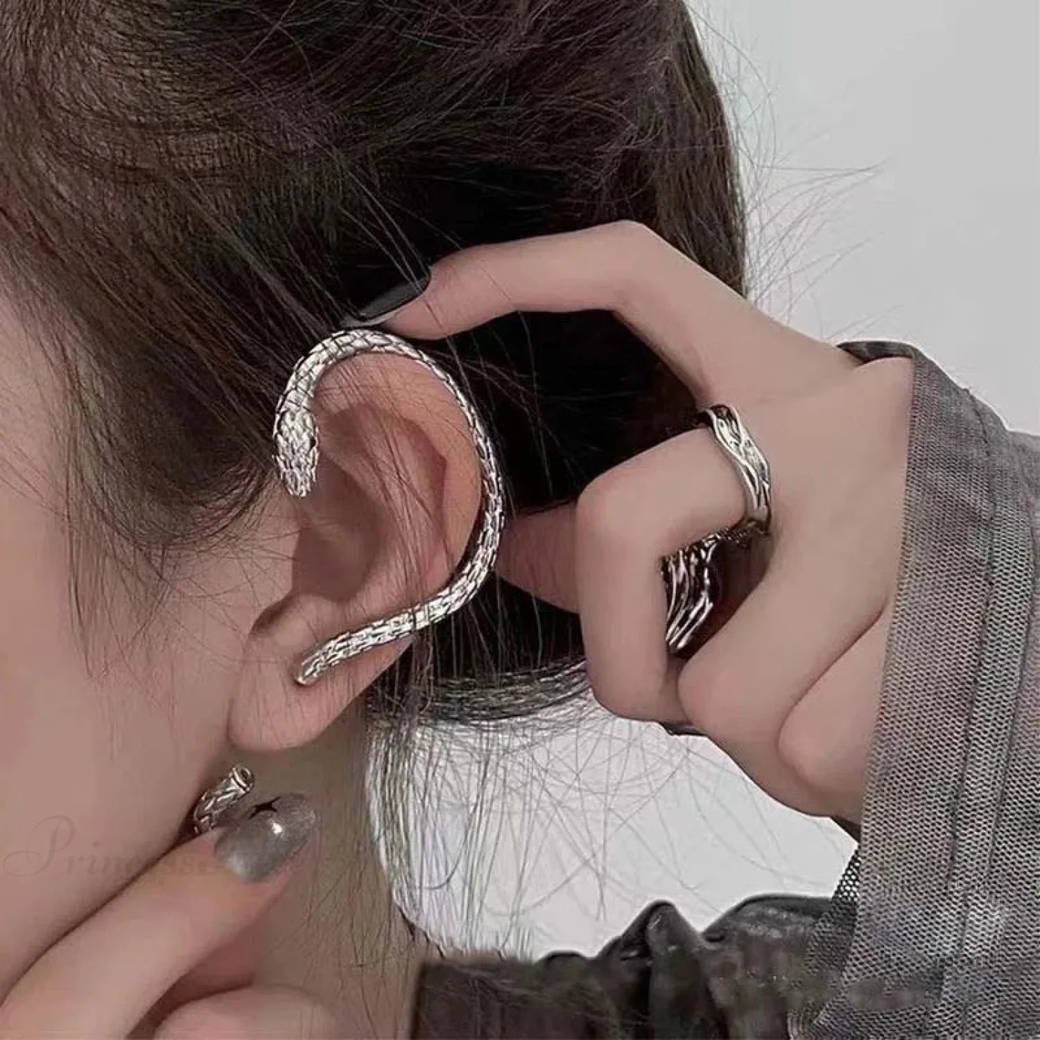 Rebellious Darts Chain Fringe Clip Stud Earring color1