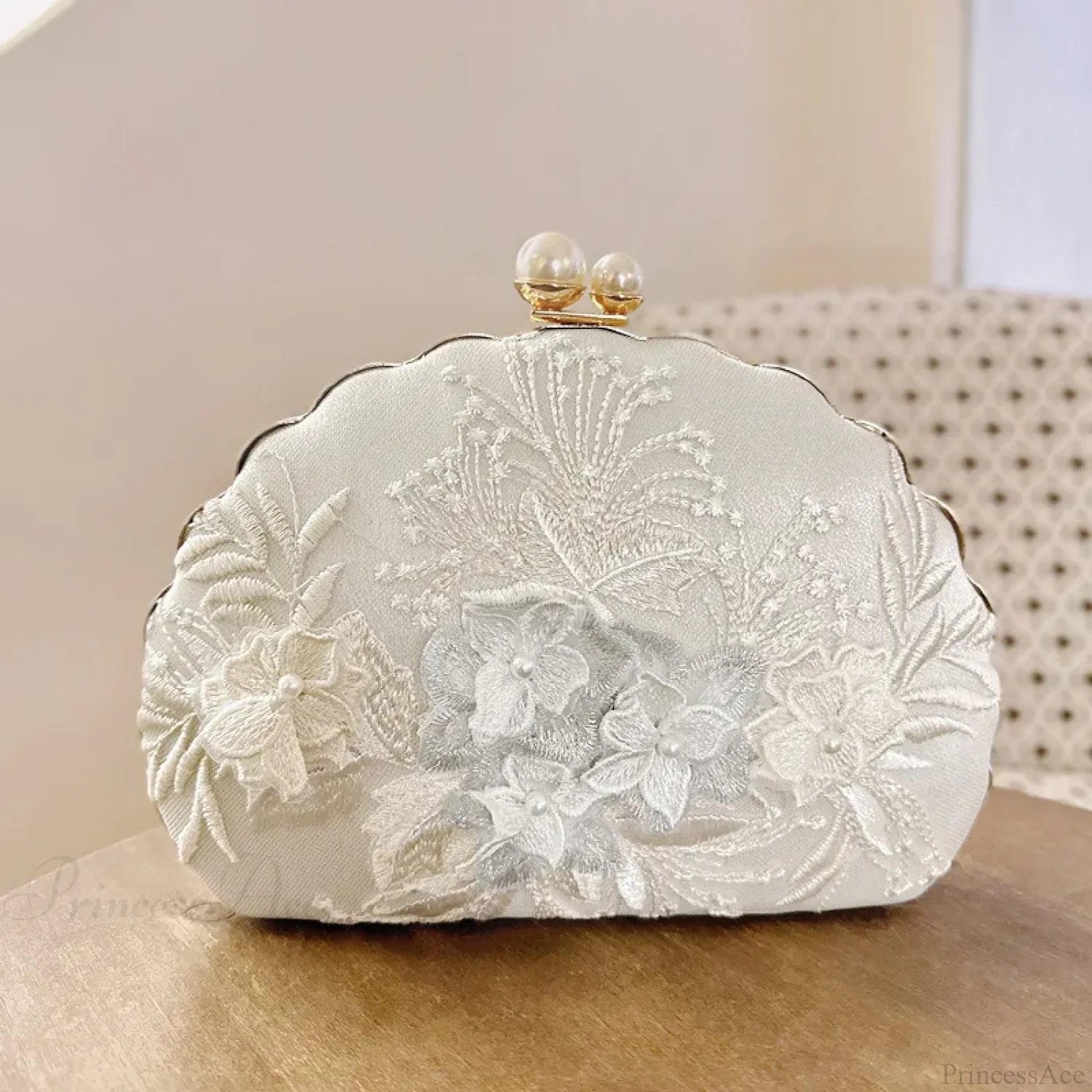 Shell Lace Embroidered Clutch Wristlet White wristlet-250126