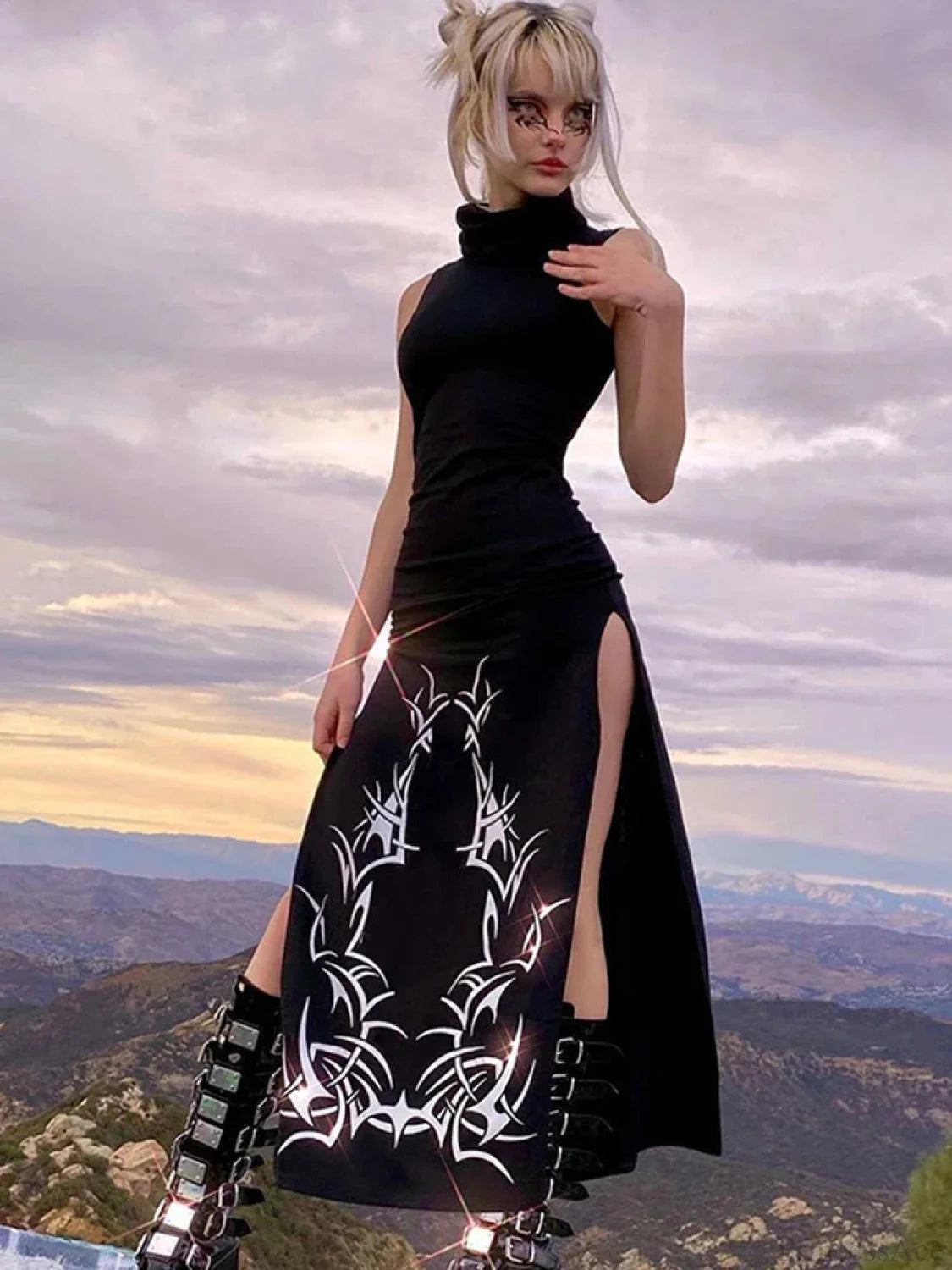 Sleeveless Mysterious Full-Length Dress