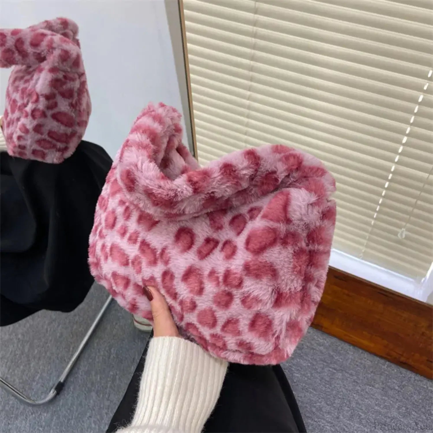Soft Plush Leopard Pattern Shoulder Tote Handbag Pink leopard handbag-250126